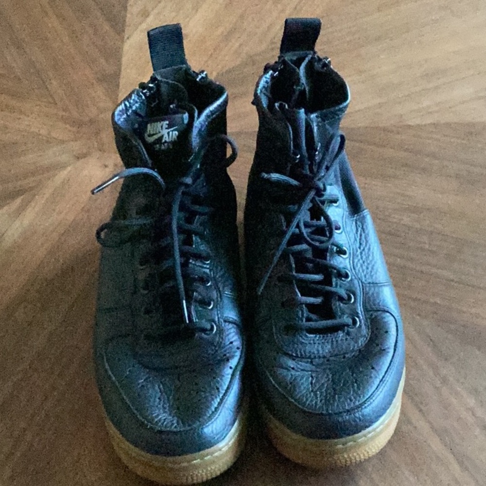 EUC Nike SF AF1 Mid